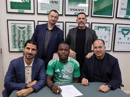 סדריק דון עם ליאור רפאלוב, איציק עובדיה וסוכניו שחר גרינברג ורוסטי (צילום: ספורט 5)