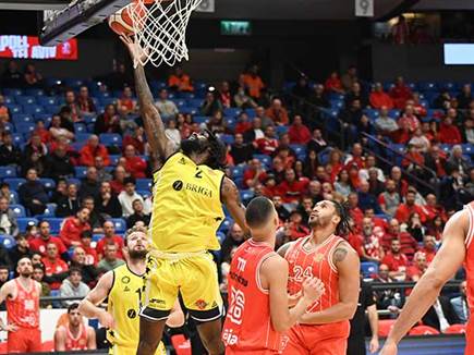 ונתניה הרשימה במחצית הראשונה (צילום: ברני ארדוב)