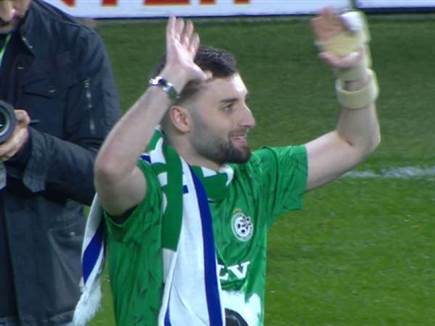 מתן אנגרסט. סיפק מופע על הדשא