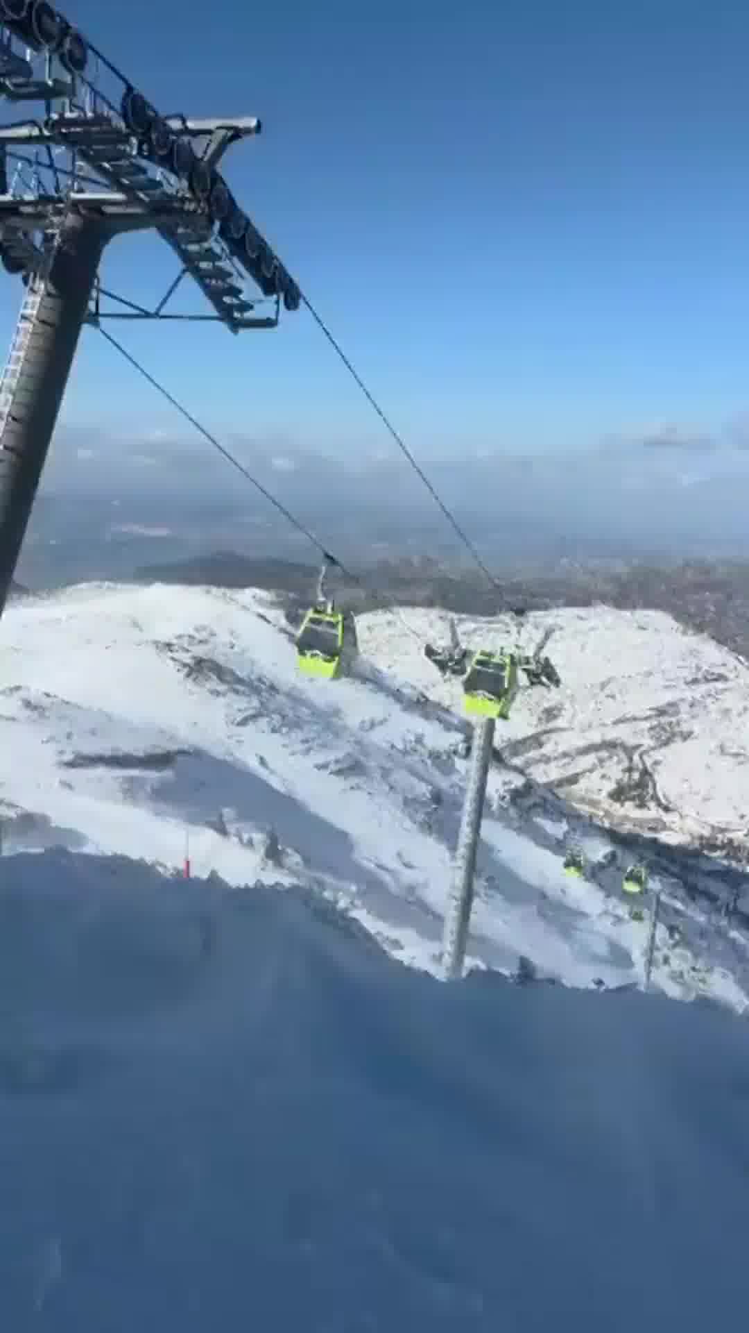 פעילות הרכבל בחרמון הופסקה בגלל רוחות חזקות