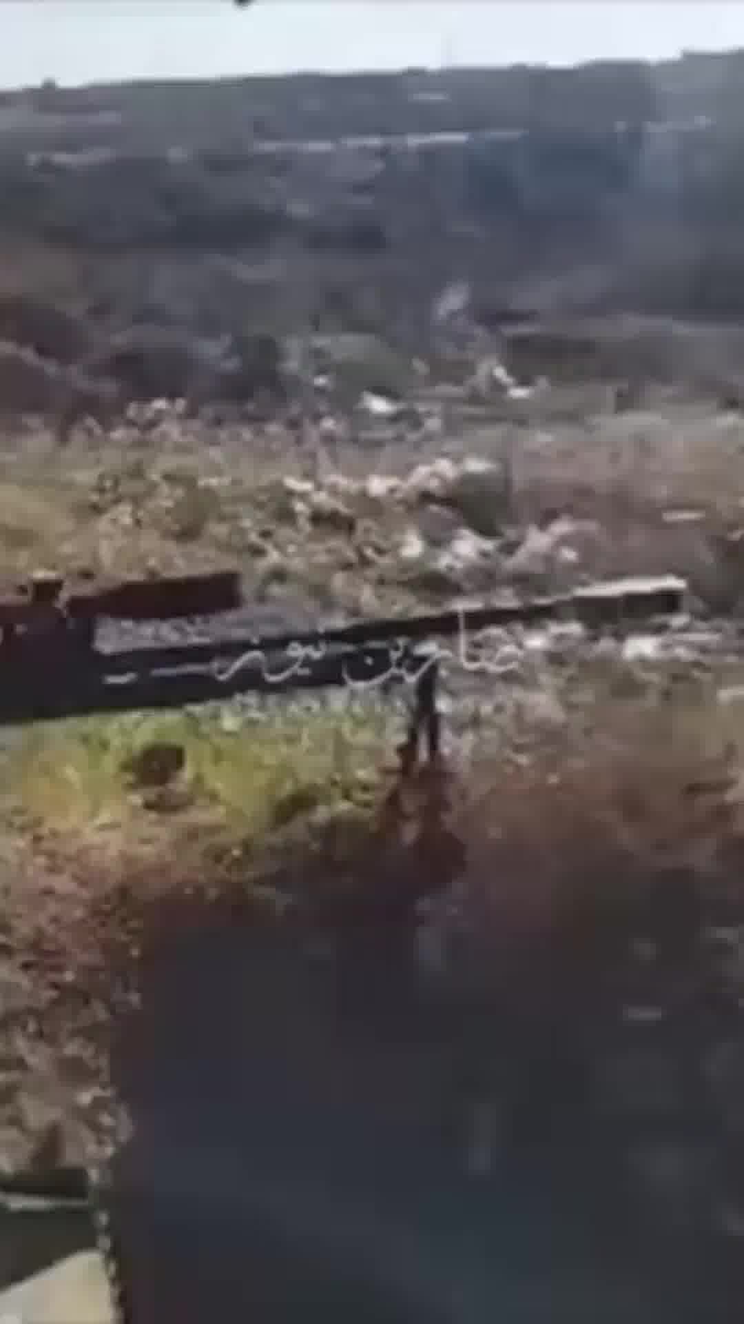 כוחות צבא סוריה יורים לעבר כלא שבו כלואים אסירים של דאעש