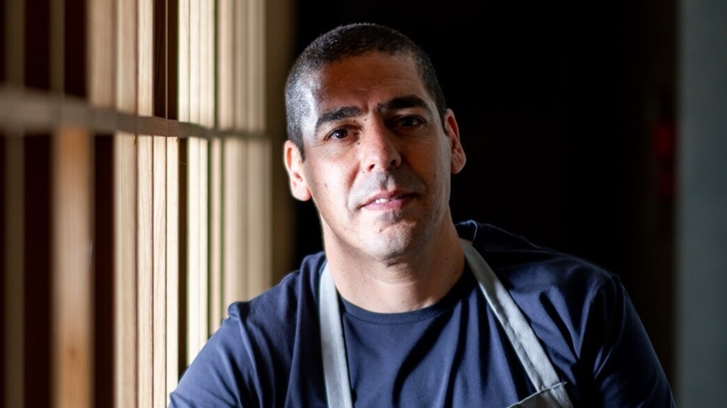 שף יוסי שטרית במסעדתו היבה