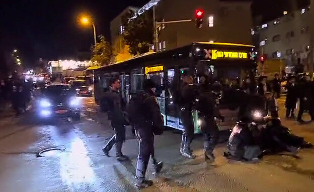 מחאת חרדים נגד נתיחת התינוקות (צילום: שימוש לפי סעיף 27א' לחוק זכויות יוצרים)