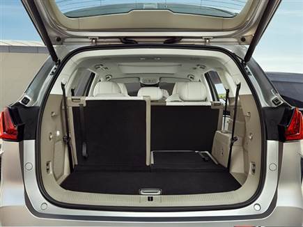 תא מטען גדול משמעותית מדגמי 7 המושבים הפופולריים (צילום: ספורט 5)