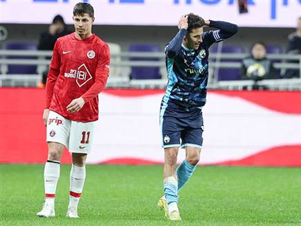 בהמשך טוריאל ולופס נפצעו והוחלפו (אלן שיבר)