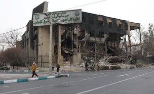 שרידי המהומות בטהראן (צילום: רויטרס)