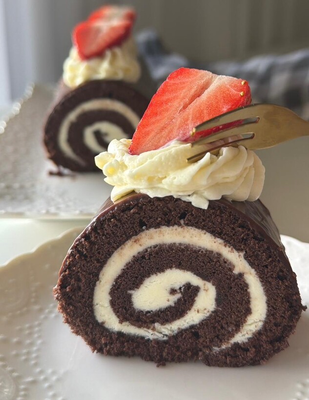 רולדת שוקולד עם קצפת. ד"ש מהילדות