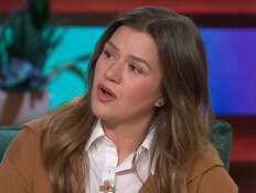 קלי קלרקסון (צילום: The Kelly Clarkson Show, Youtube)