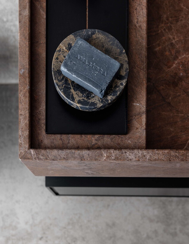 מראה השיש מתוך פרויקט של מעצבת הפנים מאיה שיינברגר