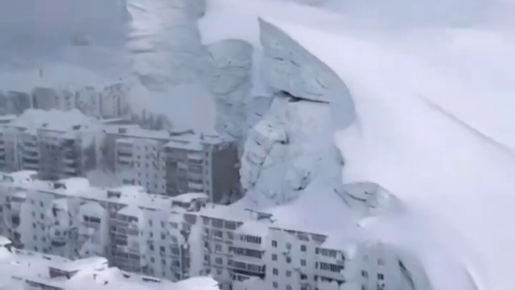 כמויות שלג אדירות במחוז קמצ'טקה, רוסיה