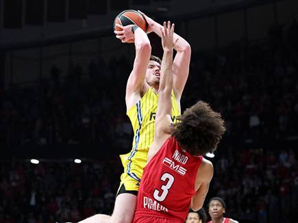 נתקעה בפיראוס (אלן שיבר)