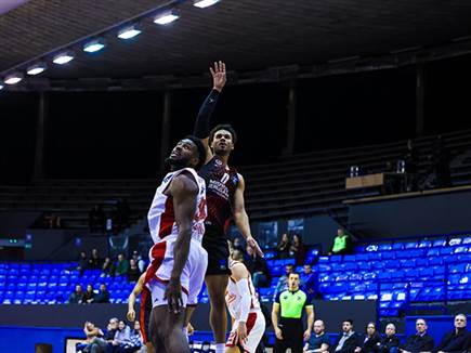 סמית` ריחף ודייק (מיכל בן גיגי, הפועל ירושלים)