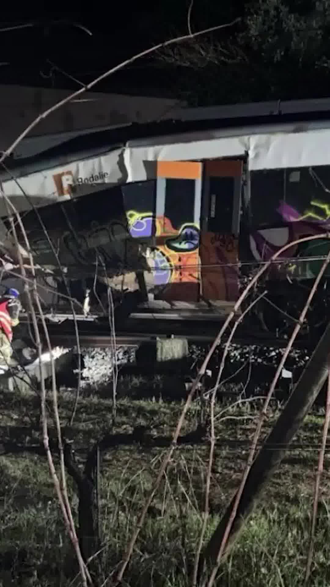 תאונת רכבת שנייה בספרד ביומיים: קיר קרס על קרונות נוסעים סמוך לברצלונה