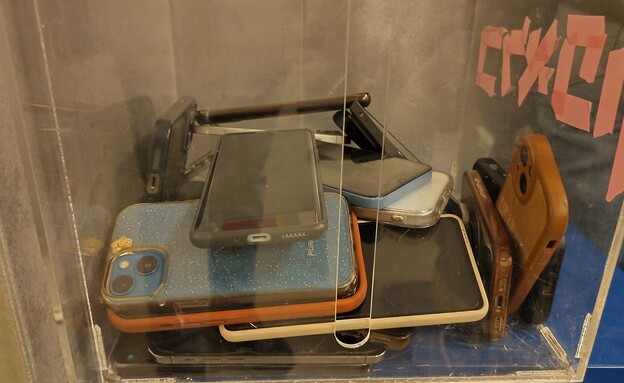 ערב ללא טלפונים בבית רדיקל