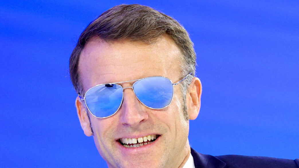 מקרון עם משקפי השמש בפורום בדאבוס