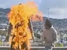 פסל כריסטיאנו רונאלדו מוצת (צילום: אינסטגרם)