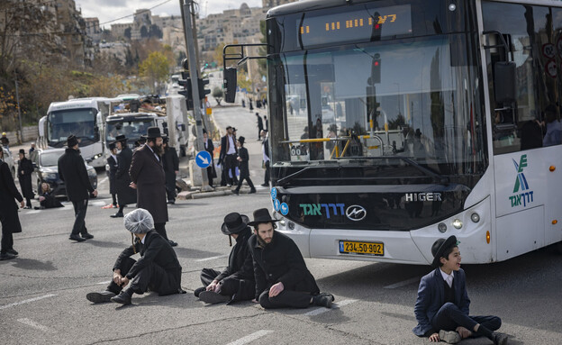 חרדים קיצוניים מפגינים בירושלים