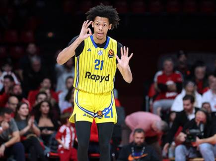 במכבי ת&ldquo;א היו מרוצים מדאוטין (אלן שיבר) (צילום: ספורט 5)