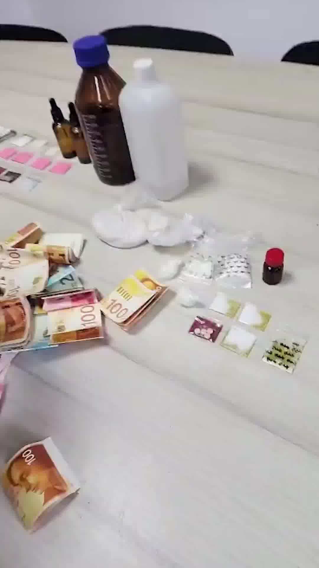 מעל קילו סם אונס וקוקאין נתפסו בדירה בדרום ת"א, נעצרו 2 חשודים - ביניהם שב"ח מחברון