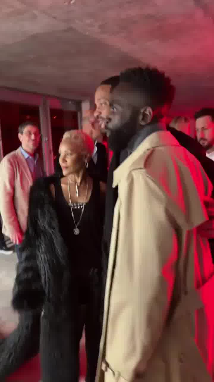 וויל סמית' וג'יידה הגיעו לתצוגת האופנה בפריז של בנם ג'יידן, המשמש כקריאייטיב דירקטור של כריסטיאן לוב