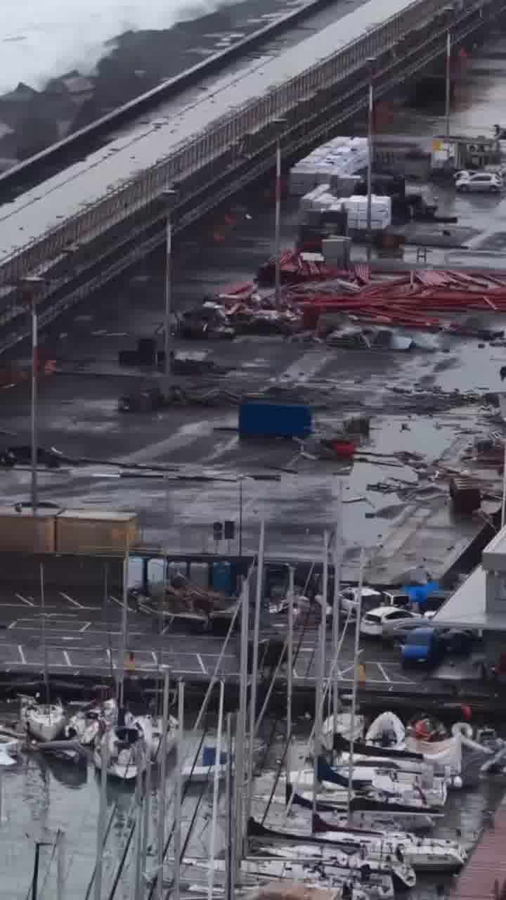 השקט שאחרי הסערה: תיעוד מנמל קטניה, סיציליה, אחרי הסופה שהכתה השבוע