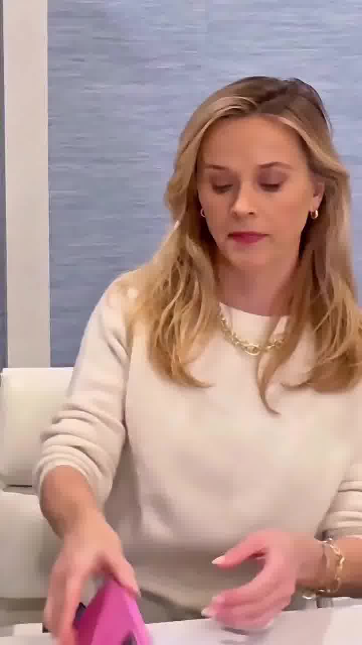 "אל", סדרת הפריקוול של "לא רק בלונדינית", תעלה ב-1 ביולי באמזון פריים - ותהיה גם עונה שנייה