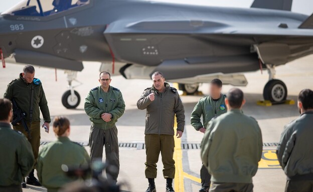 זמיר בבסיס החיל