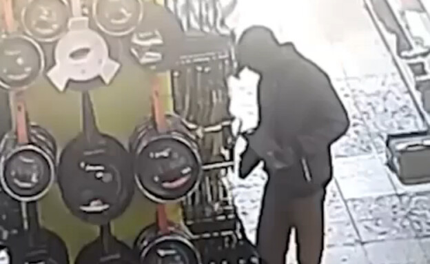 קונה סכין ויוצא לרצוח את דודתו ובנה