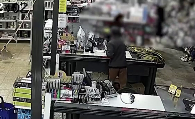 הנאשם רוכש את הסכין הנאשם רוכש את הסכין