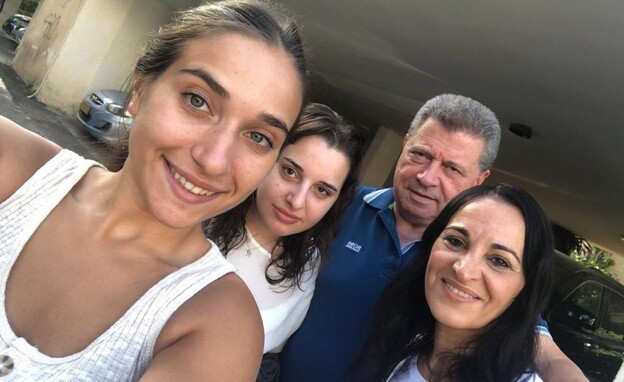 עפרה, גרי, ימית וחן אברמוביץ עפרה, גרי, ימית וחן אברמוביץ