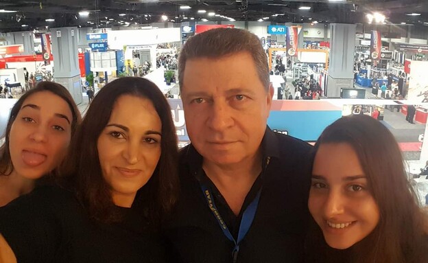 עפרה, גרי, ימית וחן אברמוביץ עפרה, גרי, ימית וחן אברמוביץ