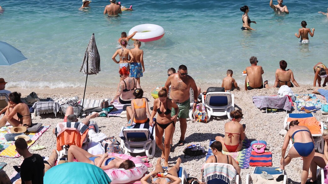 אנשים על חוף הים אנשים על חוף הים