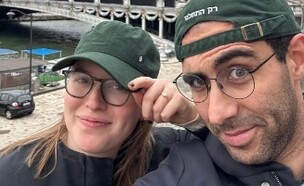 כתב חדשות 12 בדימוס גל חן ומגישת כאן 11 מאיה ראכלין מאורסים (צילום: אינסטגרם)