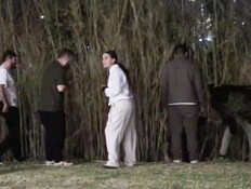 חוגגת: פפראצי ראשון של אמילי דמארי אחרי הצעת הנישואים לדניאל עמית