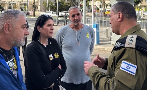 הרמטכ"ל עם הוריו של החלל החטוף רן גויאלי 