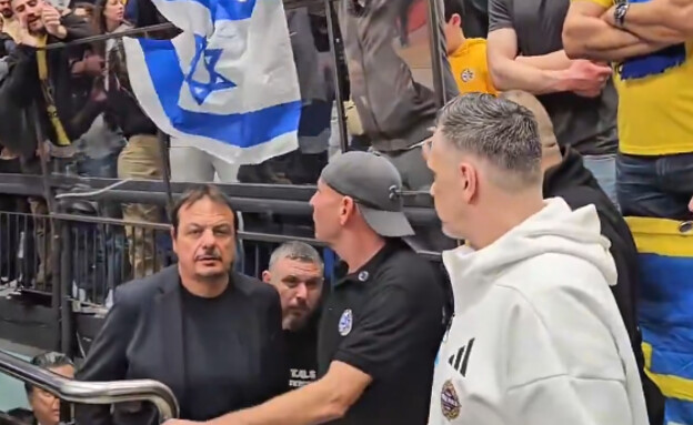 עתמאן עולה למגרש לקול קריאות בוז צורם