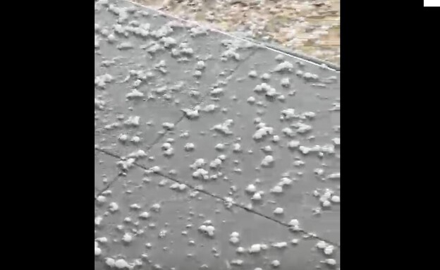 ברד יורד בכפר יונה