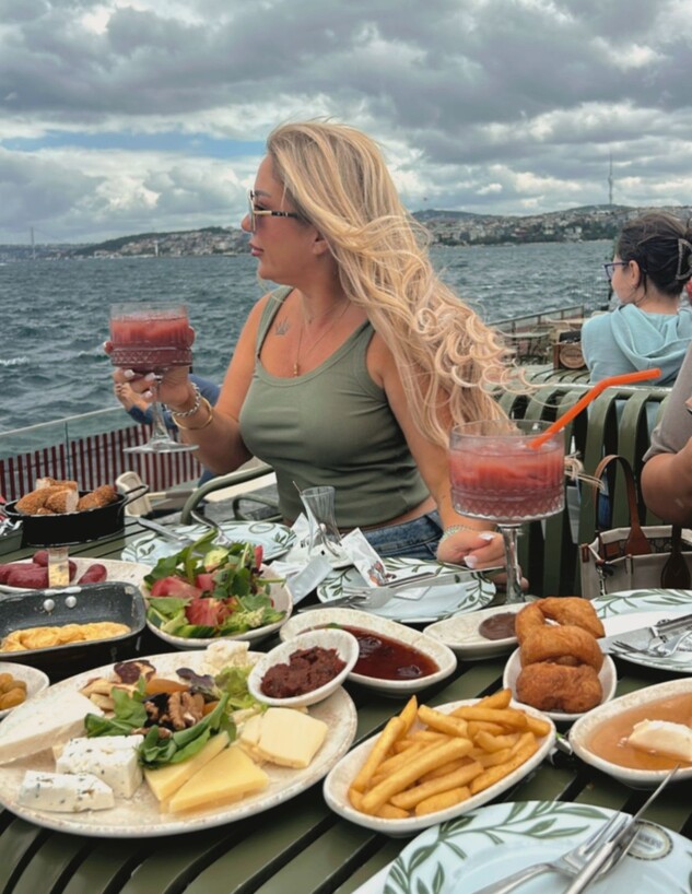 קלודיה מדינה באיסטנבול