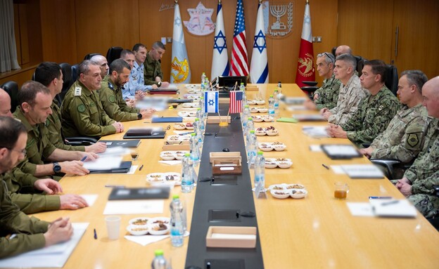 הרמטכ"ל אייל זמיר ומפקד פיקוד המרכז של צבא ארה"ב, אדמירל בראד קופר