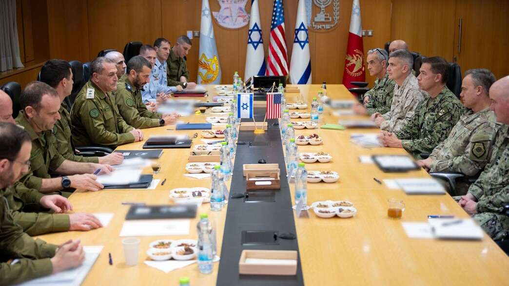 הרמטכ"ל אייל זמיר ומפקד פיקוד המרכז של צבא ארה"ב, אדמירל בראד קופר