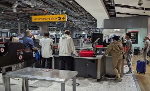 נמל תעופה הית'רו לונדון בריטניה בדיקות (צילום: 1000 Words, shutterstock)