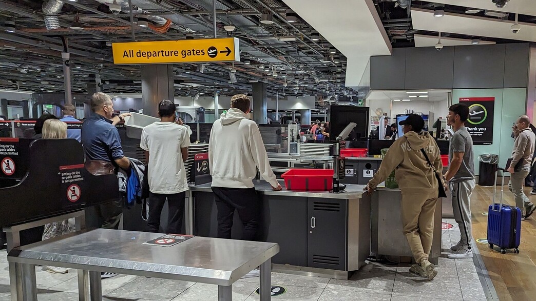 נמל תעופה הית'רו לונדון בריטניה בדיקות נמל תעופה הית'רו לונדון בריטניה בדיקות