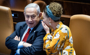 השרה עידית סילמן עם ראש הממשלה נתניהו בכנסת (צילום: יונתן זינדל, פלאש 90)