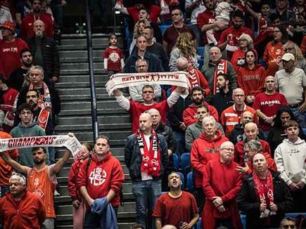2,000 אוהדים הגיעו הערב להיכל (עודד קרני)