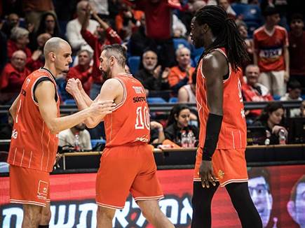 ובסופו של דבר ראו ניצחון, בקושי (עודד קרני)