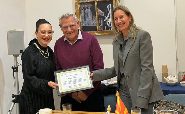 רושלה מזרחי מקבל תעודת הוקרה מ-AJC