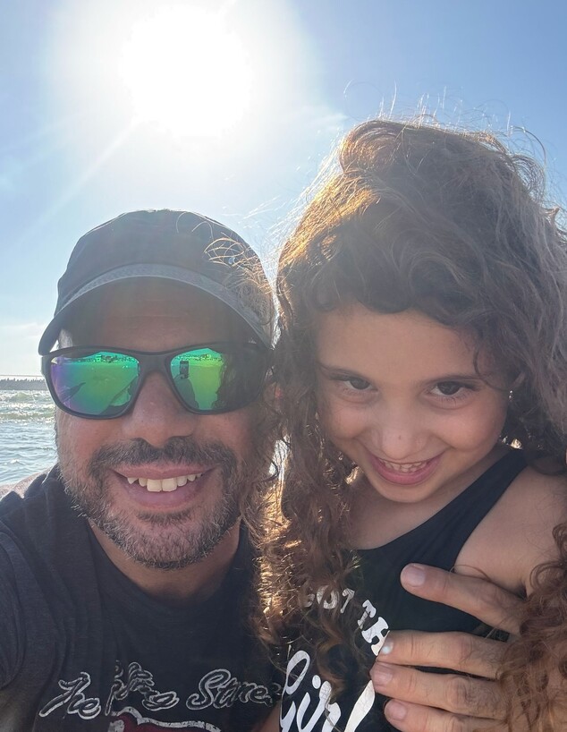 אבא יאיר ואדל בת ה5 שחולה בתסמונת PKU אבא יאיר ואדל בת ה5 שחולה בתסמונת PKU