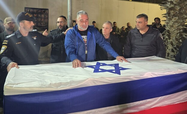 איציק אביו של רן מעל ארונו