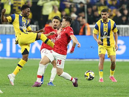 מכבי ת“א היתה עדיפה בדקות הראשונות (צילום: אלן שיבר)