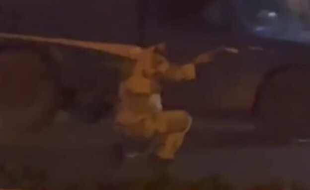 כוחות הביטחון באיראן יורים ישירות לעבר המפגינים